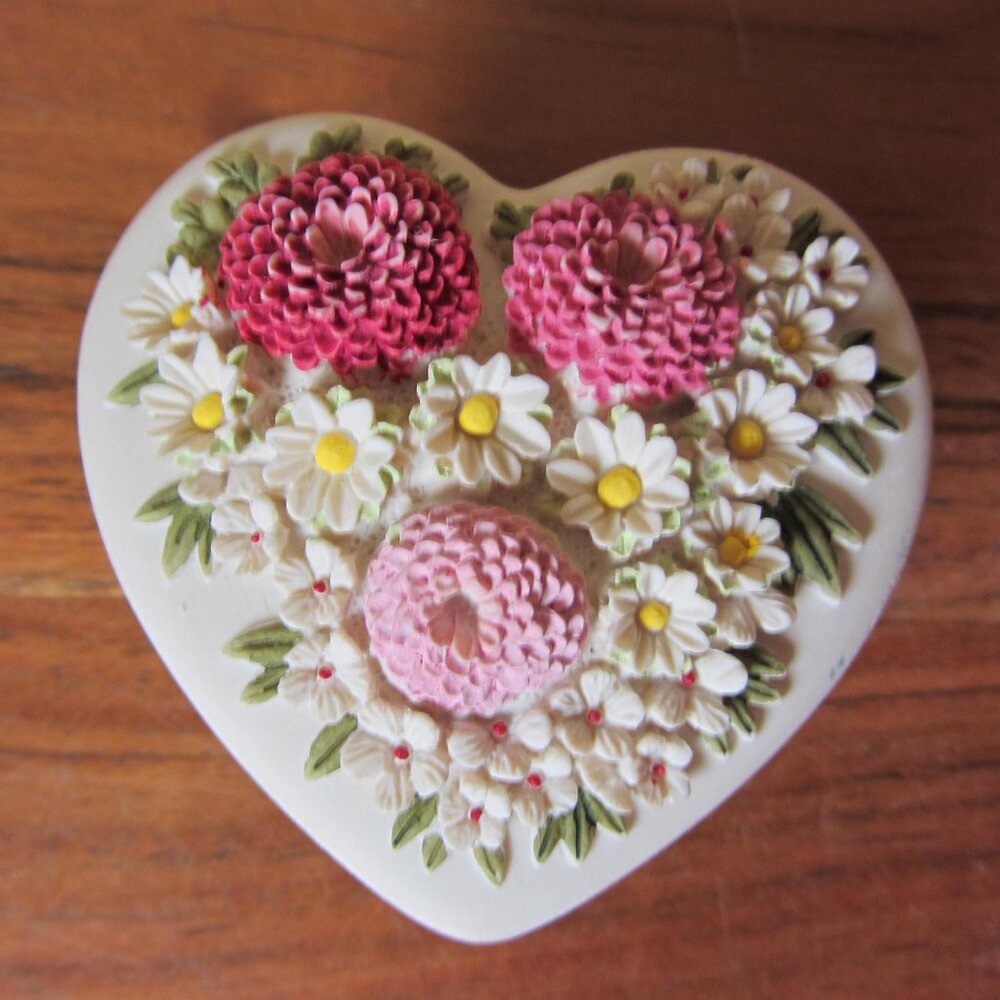 heart shaped jewelry gift trinket box handcast designs ltd UK (GC019 Grace)